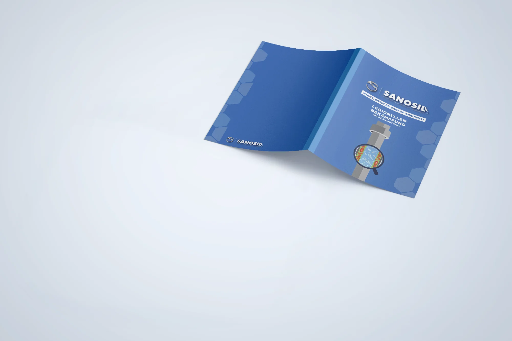 Offenes Faltblat zur Legionellen-Bekämpfung mit der Außenseite nach oben