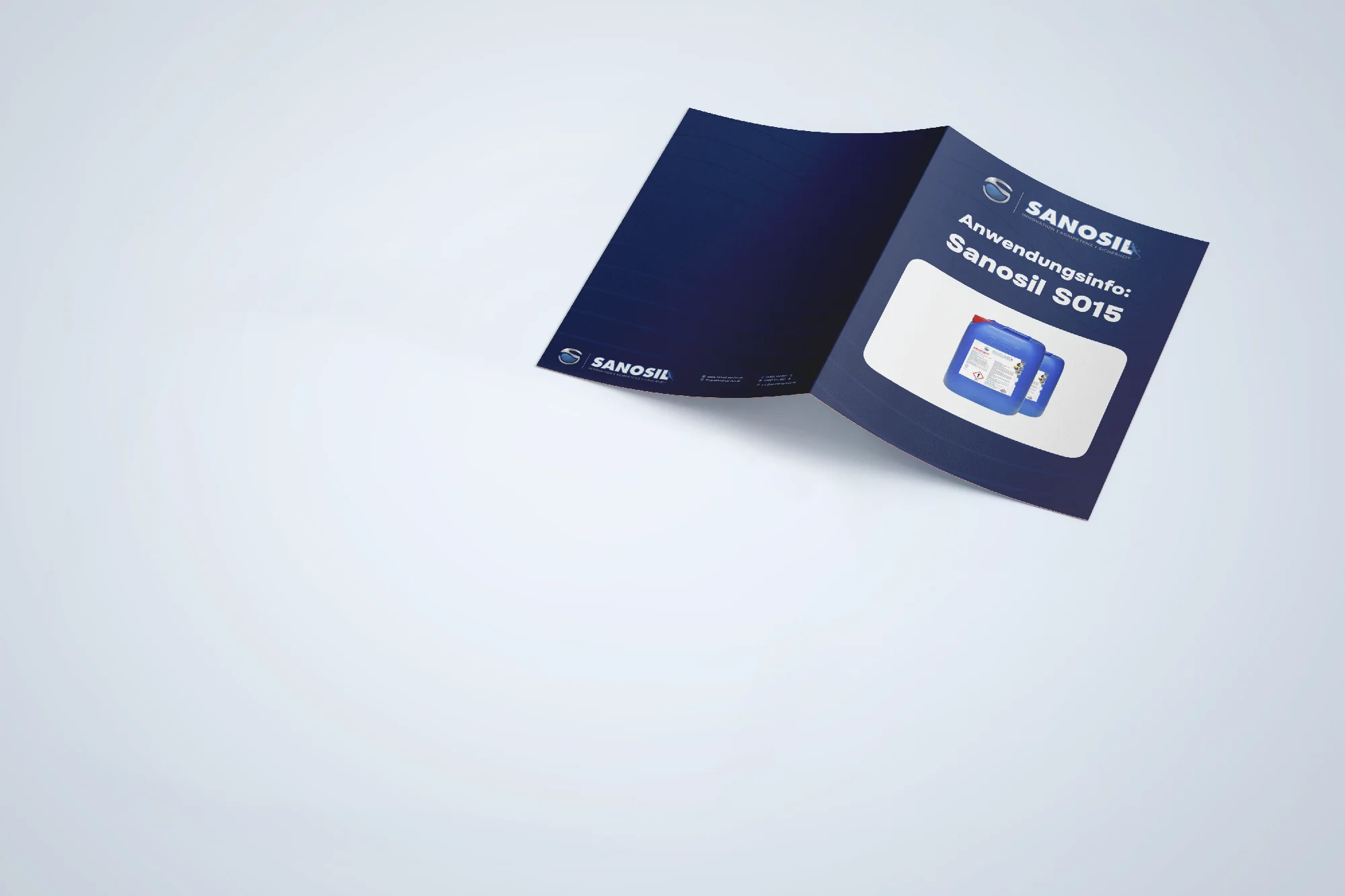 Offenes Faltblatt "Anwendungsinfo Sanosil S015" mit Außenseite nach oben